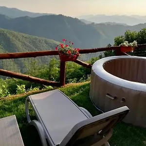 Casa vacanze Holidays Crasciana, Con Terrazza Vista Sulle Alpi Apuane., Crasciana